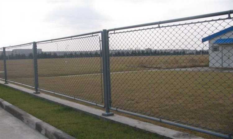 Совместимость ленты с опорными элементами забора