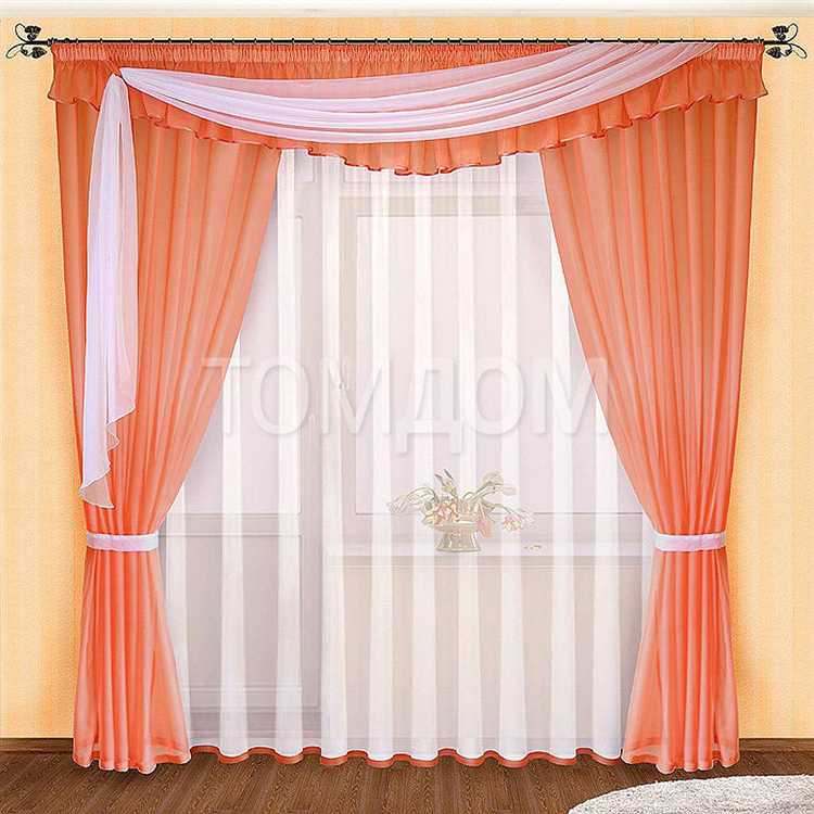 Роль освещения в выборе цвета и плотности штор при зеленых обоях