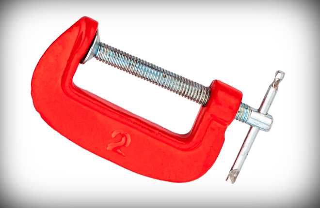 Почему важно учитывать усилие зажима при подборе инструмента