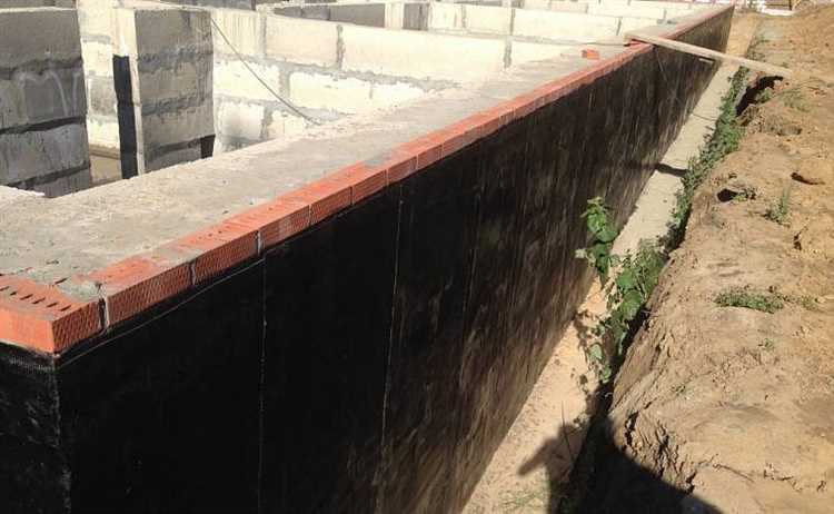 Когда необходимо применять гидроизоляцию фундамента и какие материалы выбрать