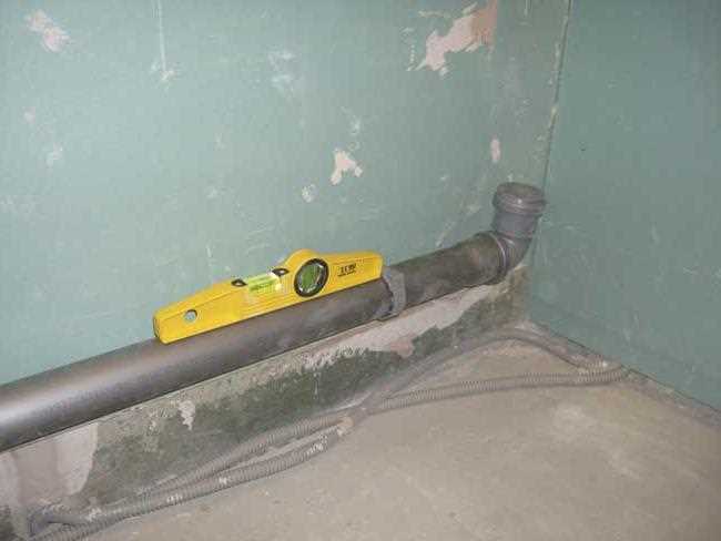 Особенности уклона при прокладке канализации в сложных грунтовых условиях