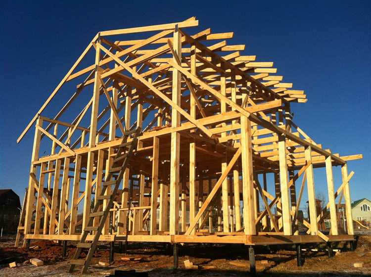 Сравнение древесных и композитных материалов для каркаса