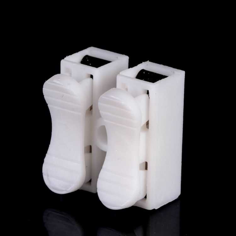 Фиксация провода в клемме до щелчка