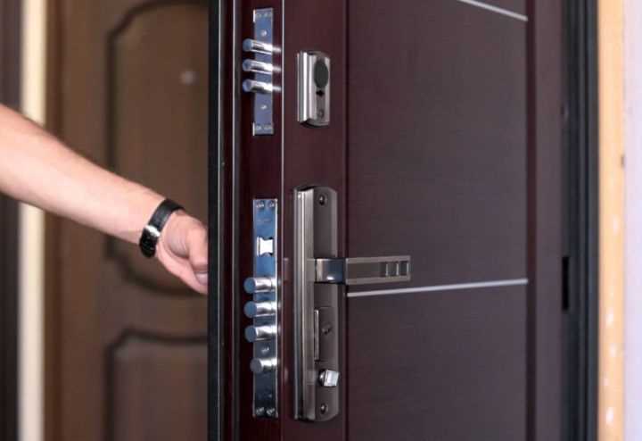 Нужно ли устанавливать двери до или после укладки напольного покрытия