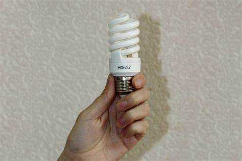 Что делать при случайном разбитии ртутной лампы дома