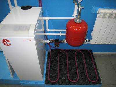 Где размещают расширительный бак в системе с естественной циркуляцией