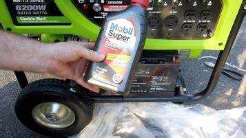 Уровень масла должен находиться между минимальной и максимальной отметками на щупе. Недопустимо как превышение, так и нехватка – первое может вызвать вспенивание и выброс масла, второе приведёт к перегреву и износу двигателя.