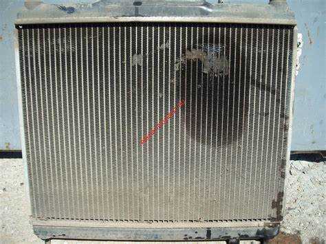 Как внутренняя деформация корпуса вызывает звуки при работе