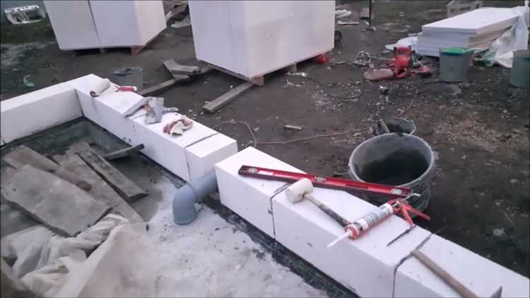 Нужно ли использовать гидроизоляцию под первый ряд газоблоков
