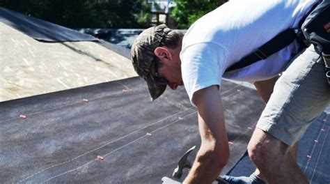 Приклеивание рубероида к деревянному настилу: нюансы