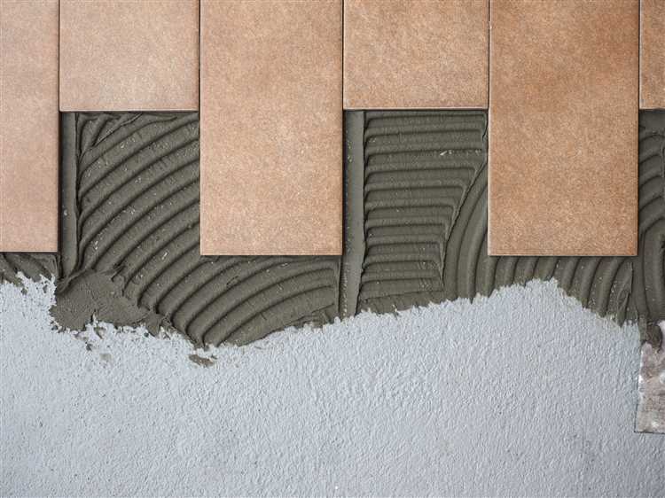 Как использовать жидкие гвозди при монтаже плитки