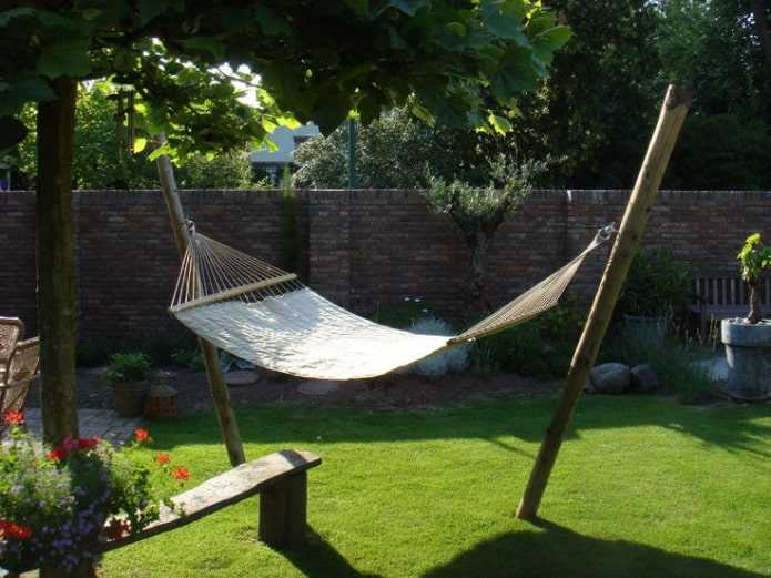 Установка переносной стойки под гамак