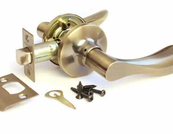 На какой высоте дверная ручка