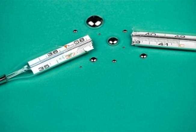 Механизм передачи изменения температуры на шкалу градусника