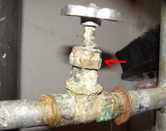 Не закрывается кран с горячей водой что делать