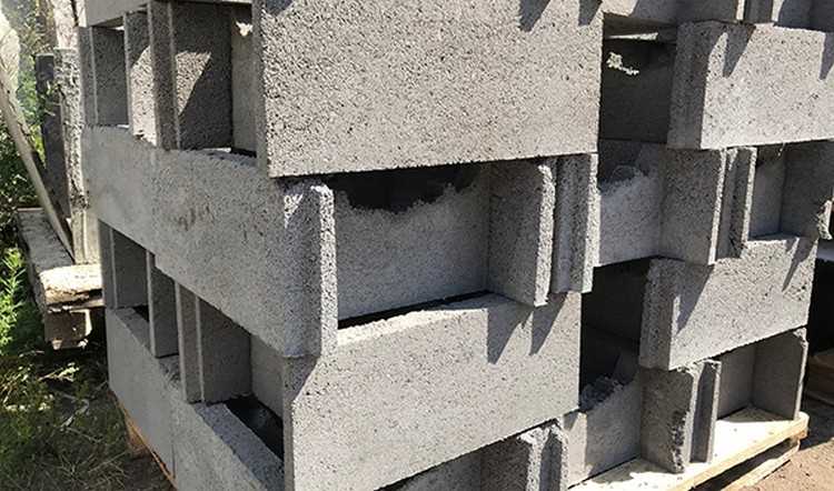 Подготовка и установка опалубки перед заливкой бетона