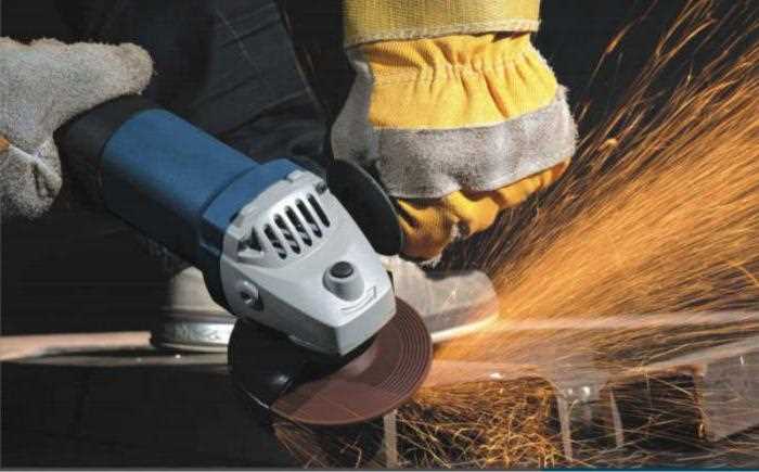 Какие компоненты отвечают за плавный старт в конструкции болгарки