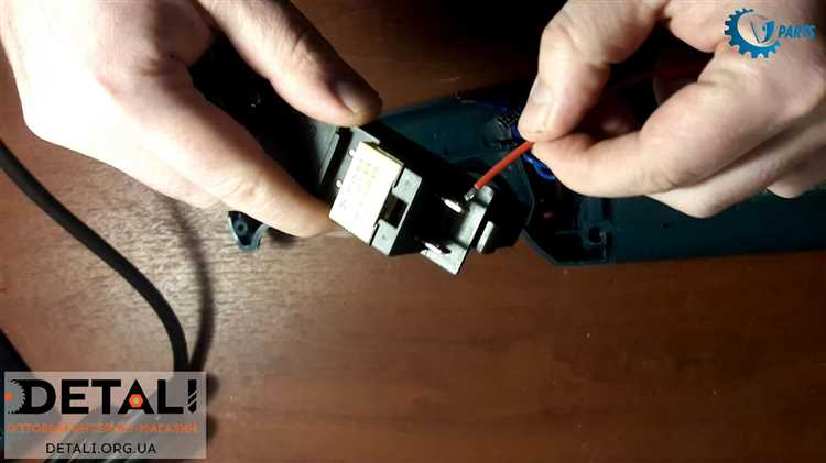 Плавный запуск снижает пиковую нагрузку на обмотки электродвигателя в момент включения. При резком старте пусковой ток может в 5–7 раз превышать номинальный, что вызывает перегрев и ускоренный износ изоляции. Система плавного пуска ограничивает токовую нагрузку, продлевая срок службы двигателя и уменьшая риск межвиткового замыкания.