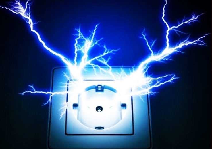 В каких случаях искрение указывает на необходимость замены розетки