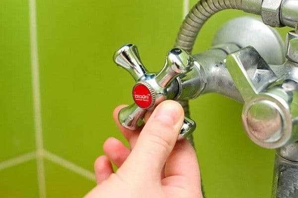 Почему горячая вода остывает при длительном неиспользовании