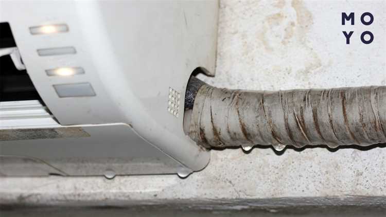 Неплотное соединение дренажного шланга с патрубком блока