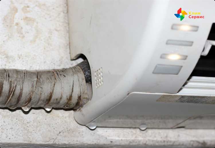 Почему из кондиционера капает вода в комнату