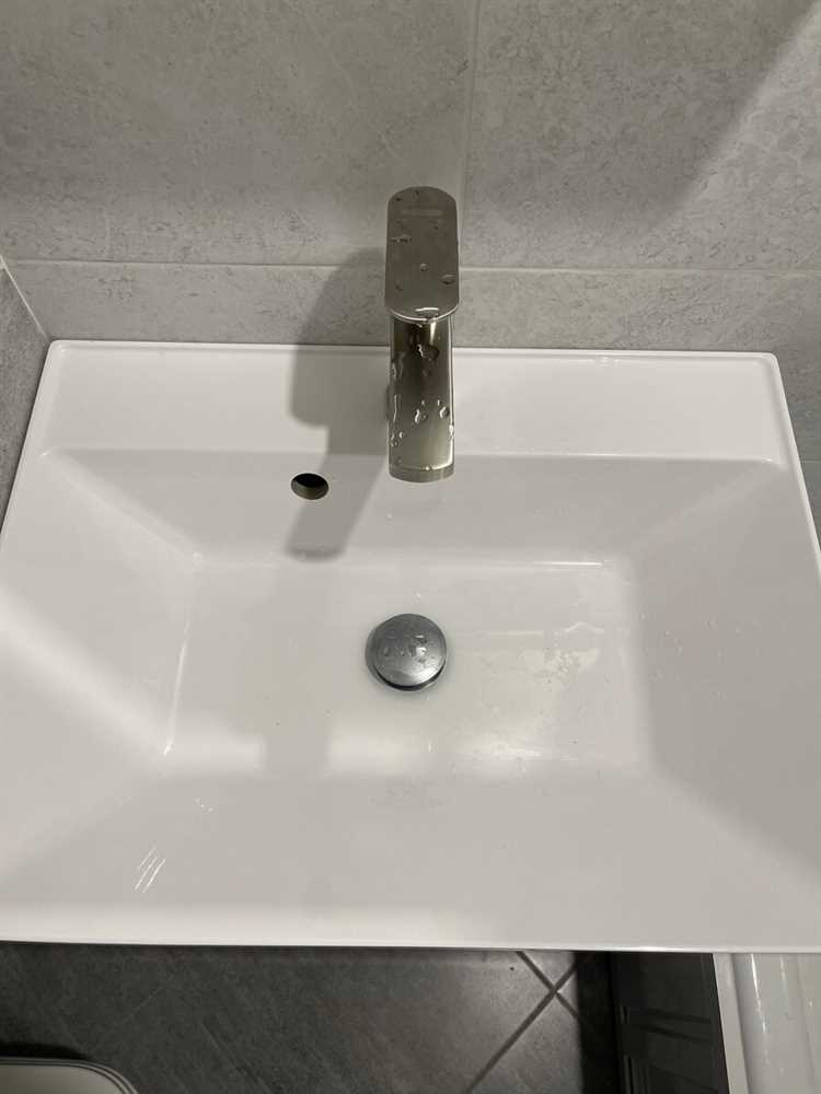 Нарушение уклона сливной трубы и застой воды