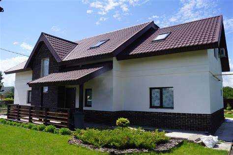 В какой цвет покрасить дом с коричневой крышей