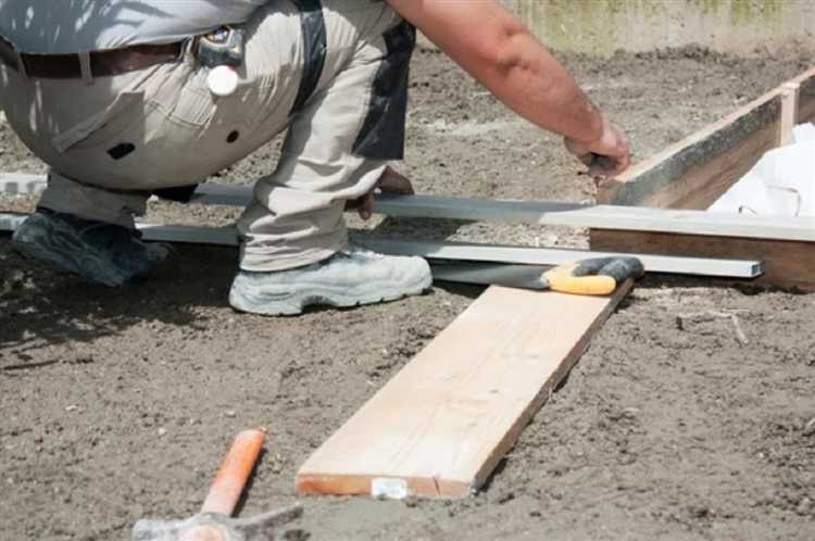 Монтаж резинового покрытия с дренажной системой под авто