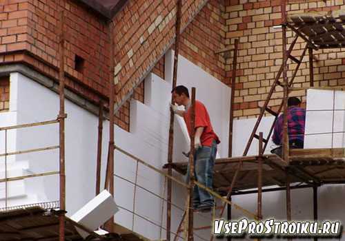 Технология нанесения клея на листы пенопласта