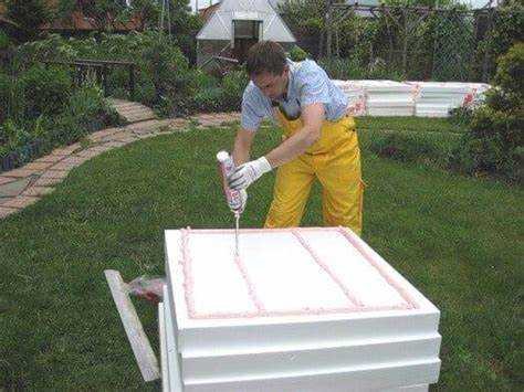 Чем приклеить пенопласт к бетону на стене