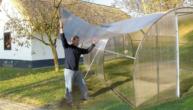 Определение места и размера щелей на дверях теплицы