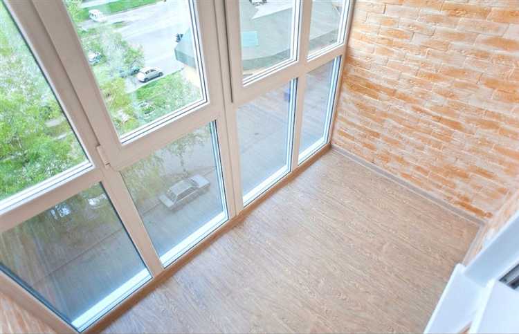 Применение раздвижных экранов и перегородок для закрытия окон