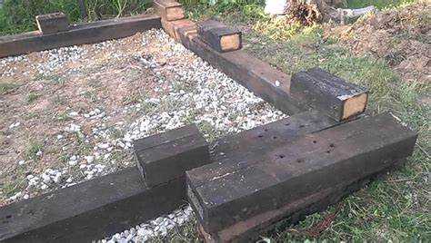 Как сделать садовую дорожку из деревянных шпал