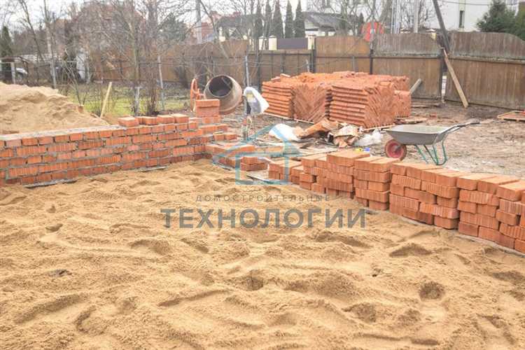 Что подложить под кучу песка щебня