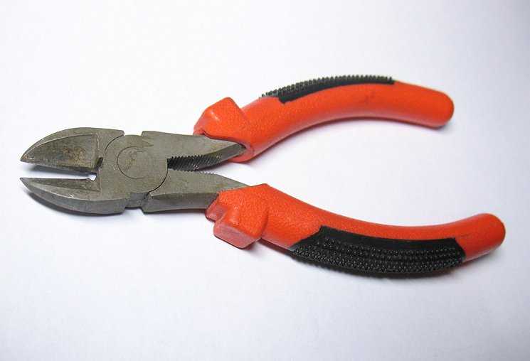 Подготовка кусачек к процессу заточки