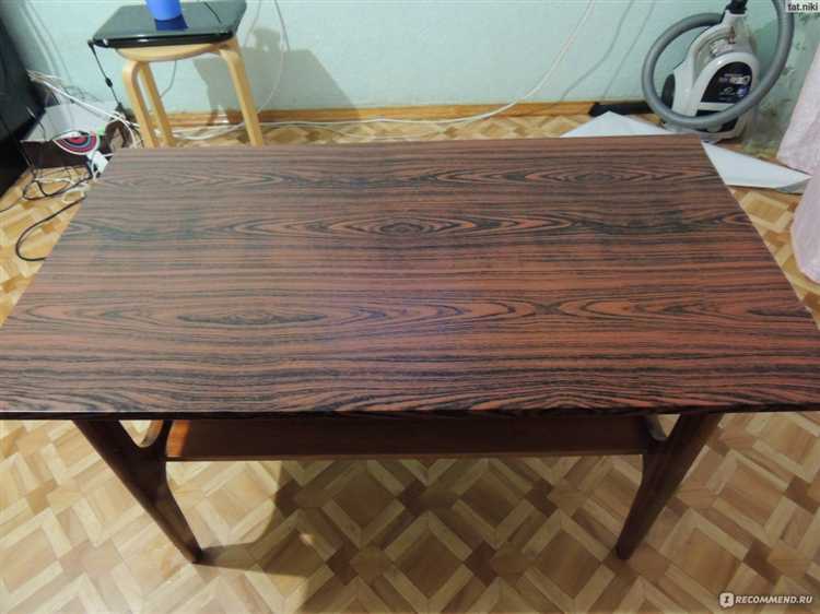 Какие инструменты понадобятся для работы с самоклеящейся пленкой