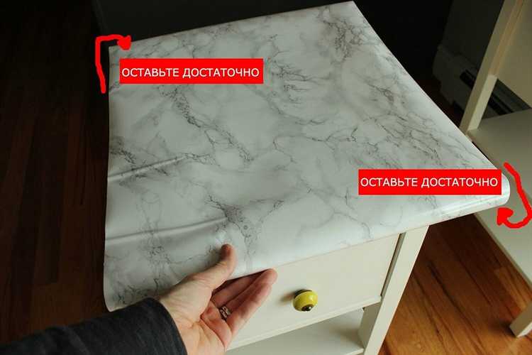 Как выбрать подходящую самоклеящуюся пленку для обклеивания стола
