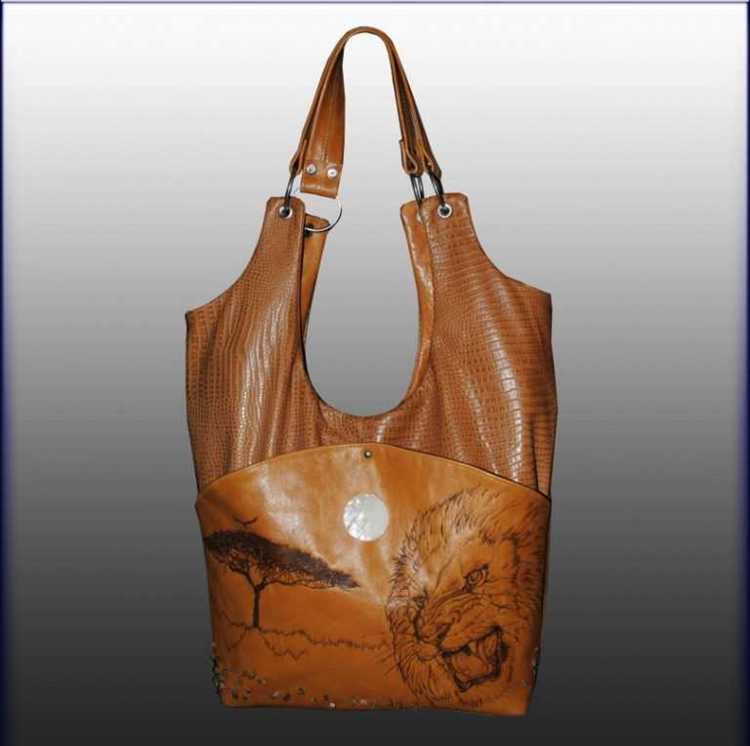 Подготовка сумки из кожзама к обновлению: очистка и осмотр