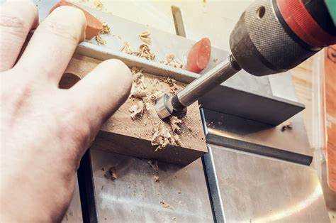 Обработка отверстия после сверления для удаления заусенцев