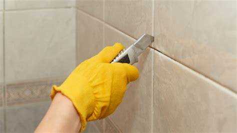 Особенности использования плиточного клея при ремонте отклеившихся участков