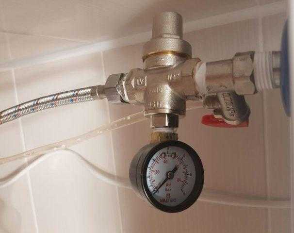 Попадание воздуха в бак и возникающие при этом звуки