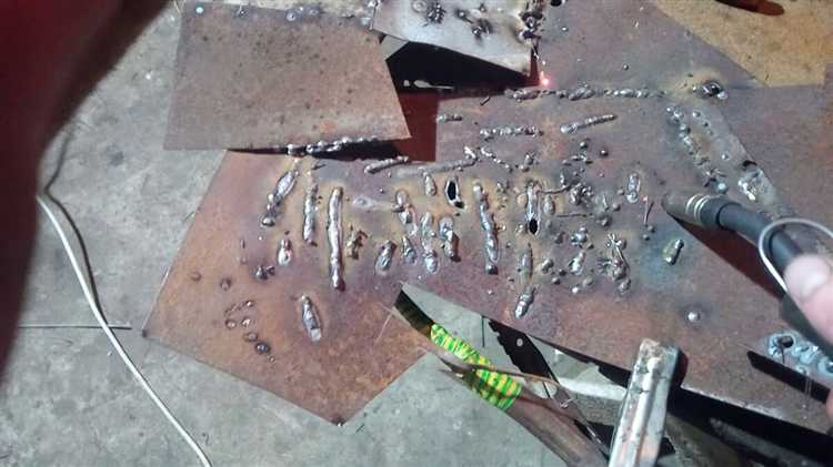 Почему сварщика не бьет током