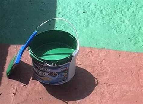 Удаление и перекраска поверхности с резиновым покрытием