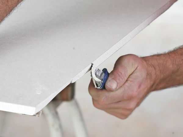 Как определить лицевую и тыльную стороны гипсокартона перед резкой