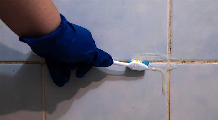 Чем замазать швы между плиткой в ванной