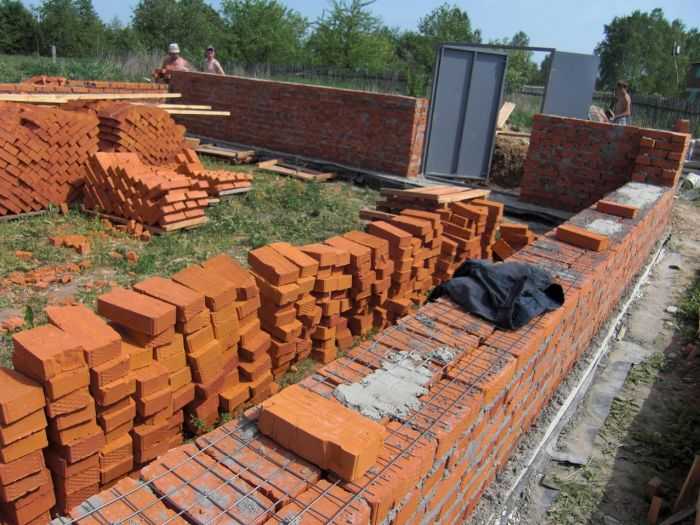 Запас кирпича на бой, резку и сложные участки