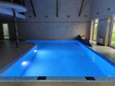 Затраты на регулярную очистку и замену воды