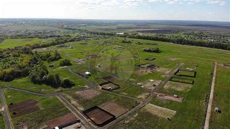 Как сезонность влияет на стоимость покупки земли