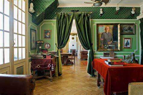 Практичные способы обновления и реставрации советской стенки